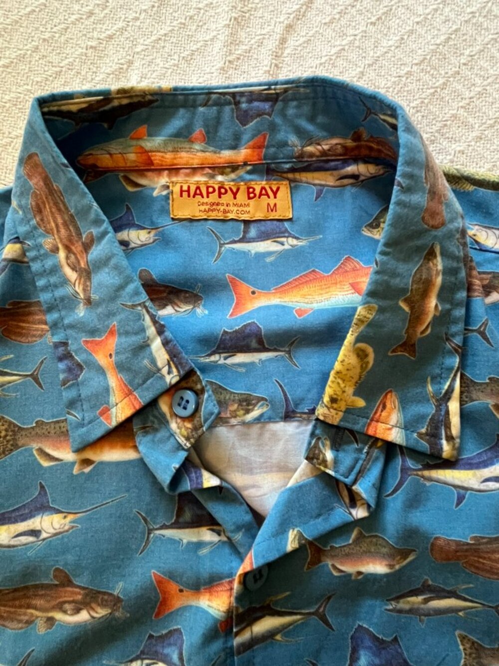 Happy Bay mens medium short sleeve button down shirt fish blue new without tags